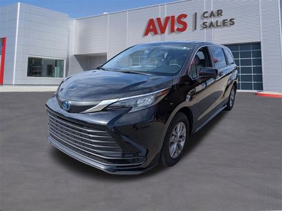 Used 2025 Toyota Sienna LE