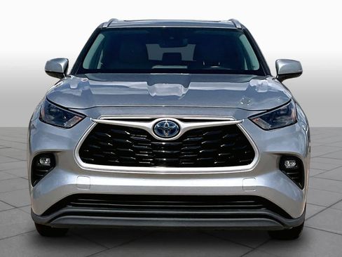 Used 2023 Toyota Highlander XLE AWD/4WD image 4