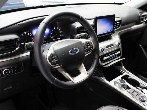 Used 2024 Ford Explorer XLT w/ Equipment Group 202A AWD/4WD image 26