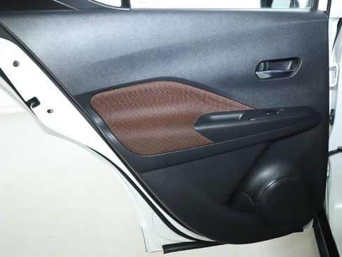 Used 2019 Nissan Kicks SR FWD image 13
