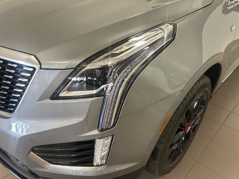 New 2026 Cadillac XT5 Luxury w/ LPO, Red Accent Package AWD/4WD image 17