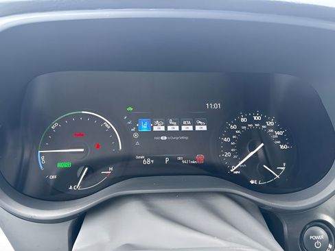 Used 2025 Toyota Sienna LE FWD image 25
