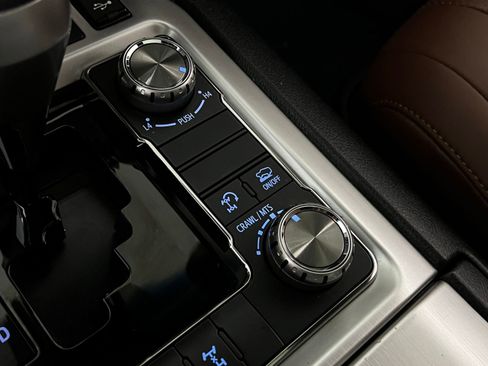 Used 2018 Toyota Land Cruiser w/ Four Season Floor Mat Package AWD/4WD image 23