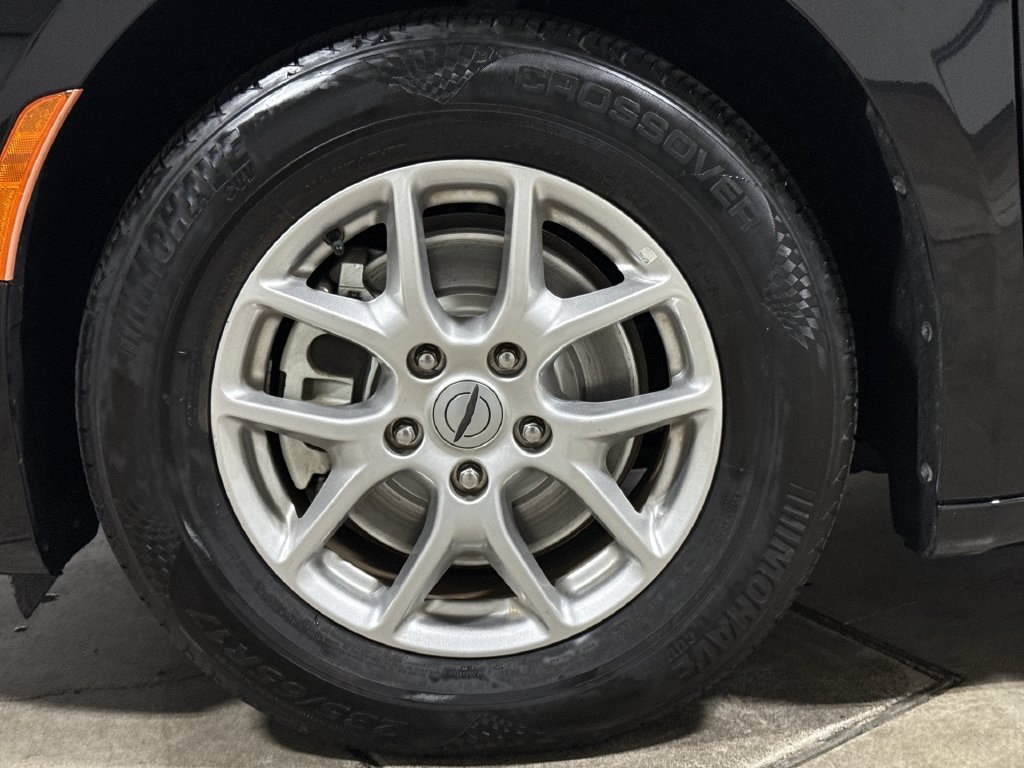Used 2024 Chrysler Pacifica Touring-L FWD image 27