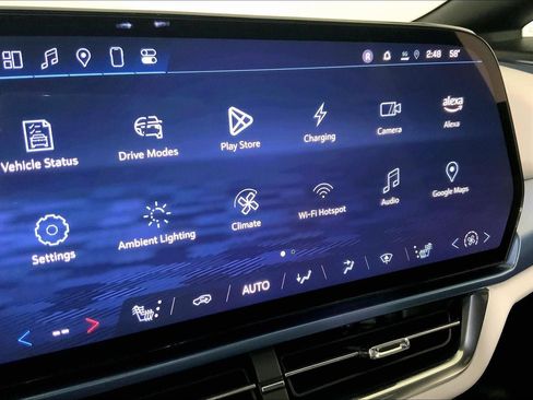 Used 2025 Chevrolet Equinox EV LT image 6