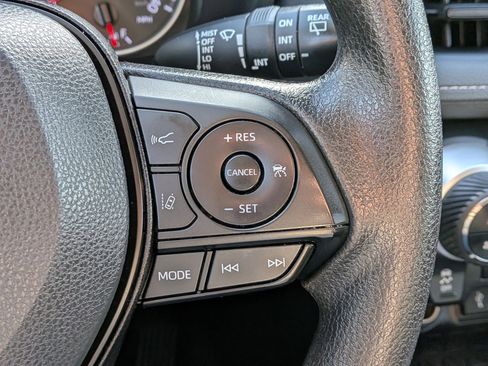 Used 2022 Toyota RAV4 XLE w/ Convenience Package image 18