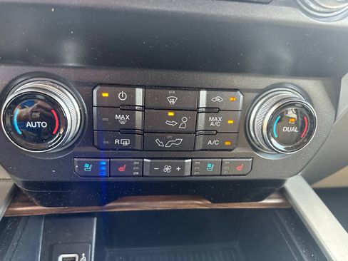 Used 2019 Ford F150 Lariat w/ Equipment Group 502A Luxury AWD/4WD image 26