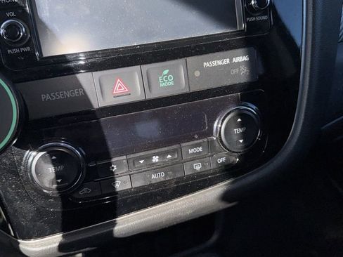 Used 2018 Mitsubishi Outlander ES image 12