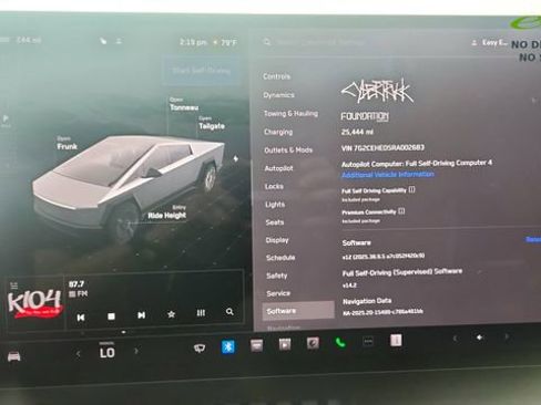 Used 2024 Tesla Cybertruck AWD Crew Cab image 38