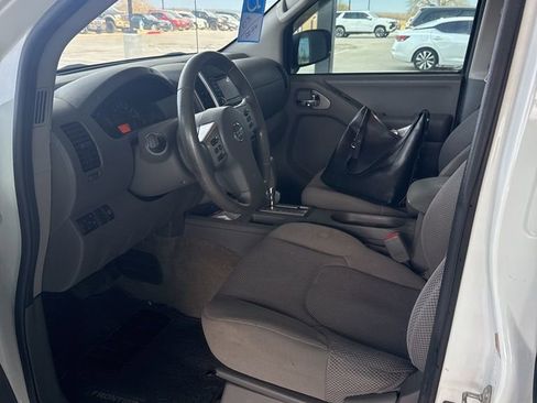 Used 2018 Nissan Frontier SV image 5