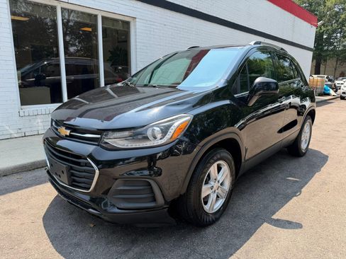 Used 2019 Chevrolet Trax LT w/ LT Convenience Package FWD image 2