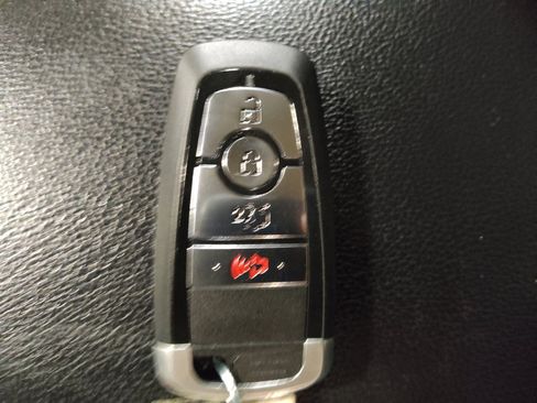 Used 2019 Ford Fusion SE FWD image 32