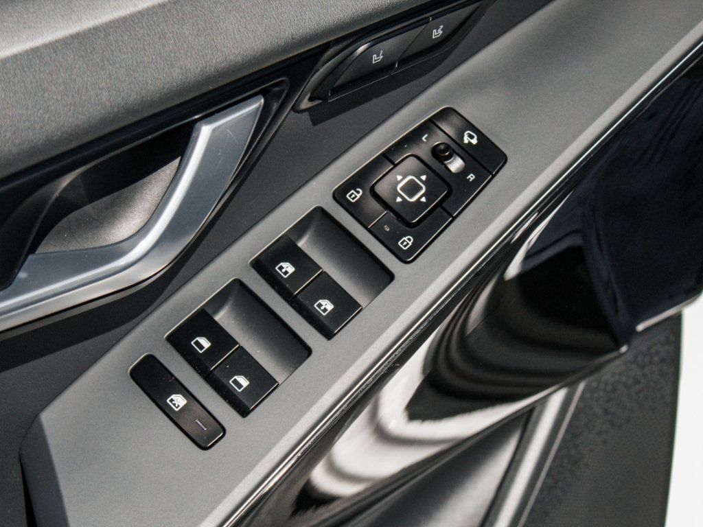 Used 2023 Kia Niro Wave FWD image 9