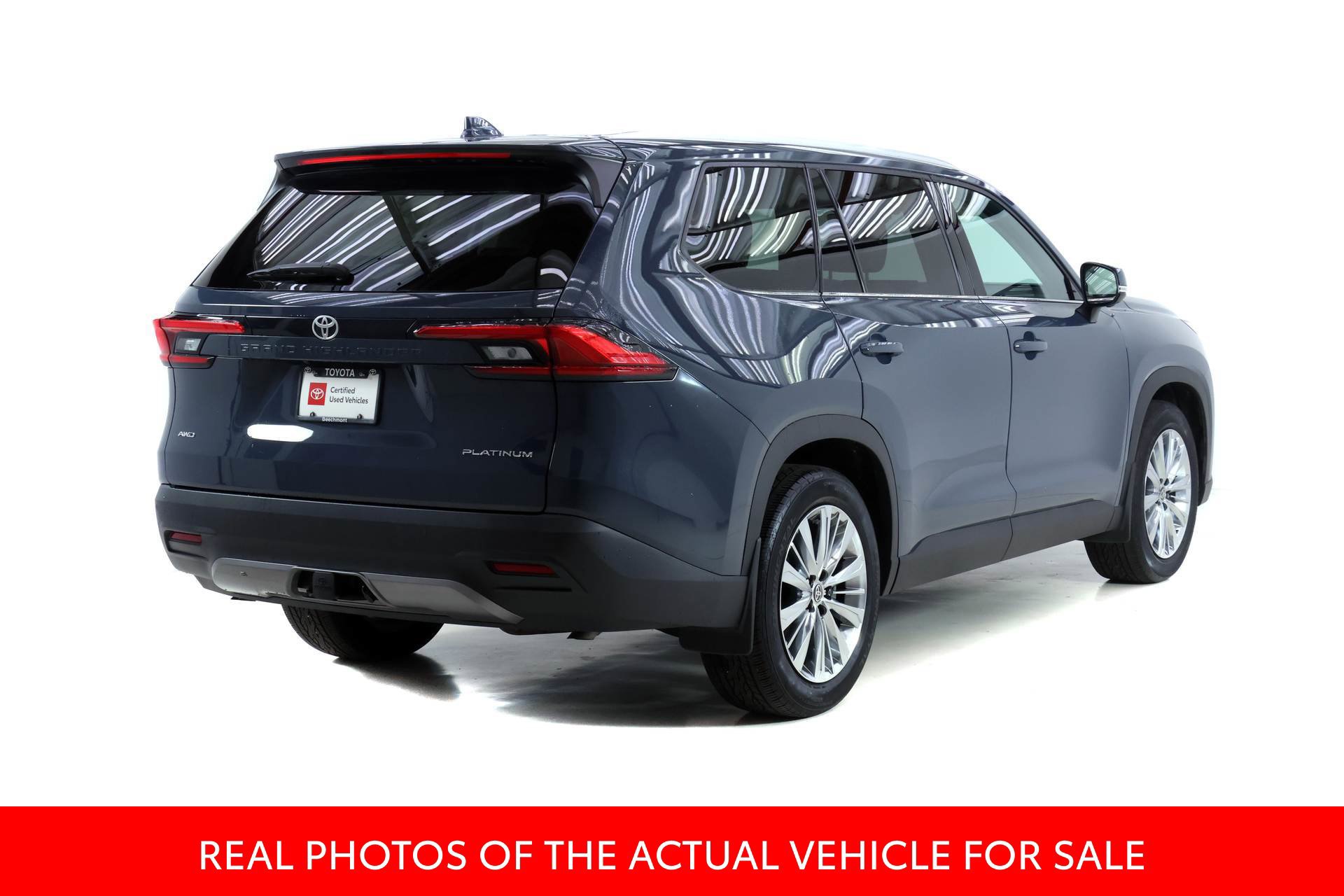 Used 2024 Toyota Grand Highlander AWD image 2