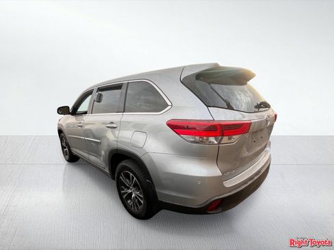 Certified 2018 Toyota Highlander Plus w/ Carpet Mat Package (TMS) AWD/4WD image 3