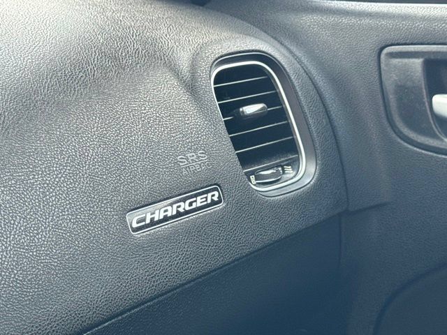 Used 2019 Dodge Charger SXT w/ Cold Weather Package AWD/4WD image 32