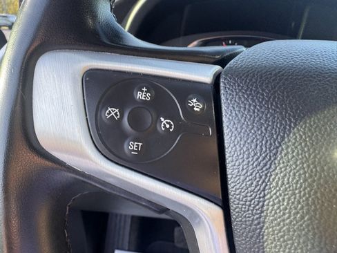 Used 2023 GMC Acadia SLT image 4