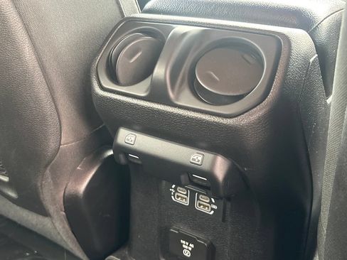 Used 2019 Jeep Wrangler Unlimited Rubicon AWD/4WD image 28
