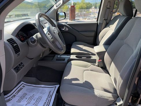 Used 2018 Nissan Frontier SV AWD/4WD image 18