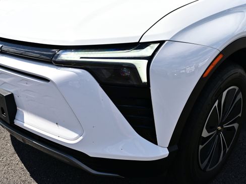 Used 2024 Chevrolet Blazer EV LT image 13