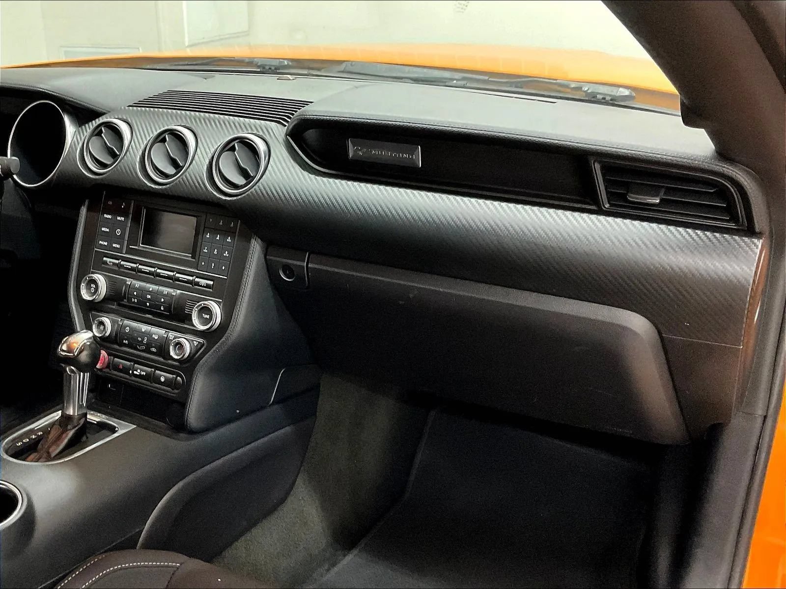 Used 2018 Ford Mustang Coupe RWD image 11