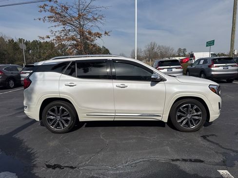Used 2021 GMC Terrain Denali w/ Denali Premium Package image 2