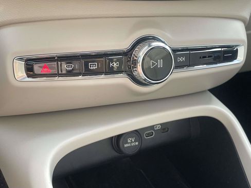 Used 2023 Volvo XC40 B5 Ultimate w/ Climate Package AWD/4WD image 23