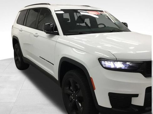 Used 2023 Jeep Grand Cherokee L Laredo AWD/4WD image 3