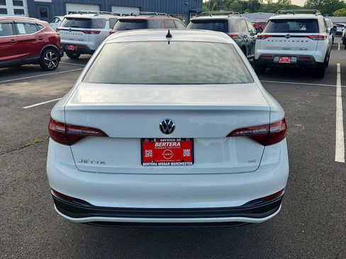 Used 2024 Volkswagen Jetta SE FWD image 5