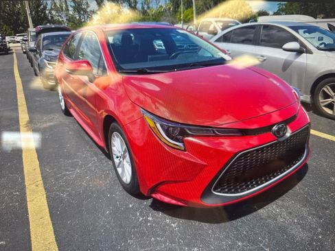 Used 2021 Toyota Corolla XLE FWD image 3