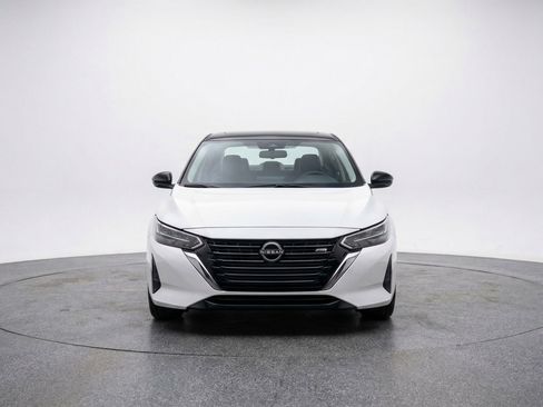 Used 2025 Nissan Sentra SV image 2