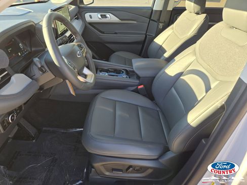 New 2026 Ford Explorer Active w/ Active Comfort Package image 6