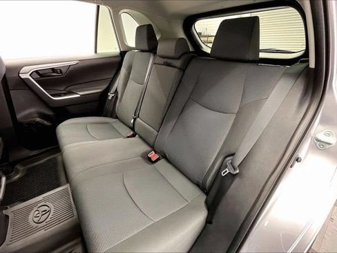 Used 2022 Toyota RAV4 LE AWD/4WD image 19