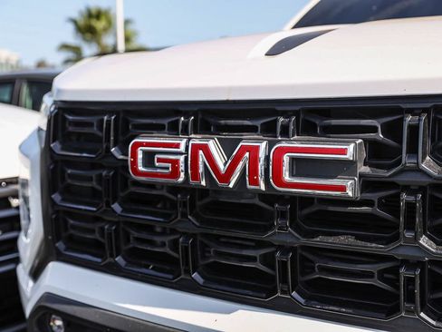 Used 2024 GMC Canyon Elevation w/ Convenience Package RWD image 2