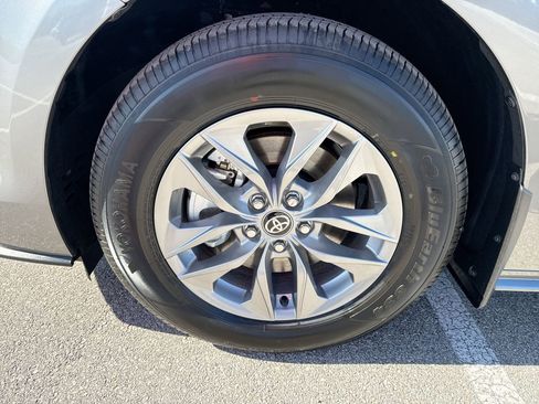 Certified 2026 Toyota Sienna XLE image 19