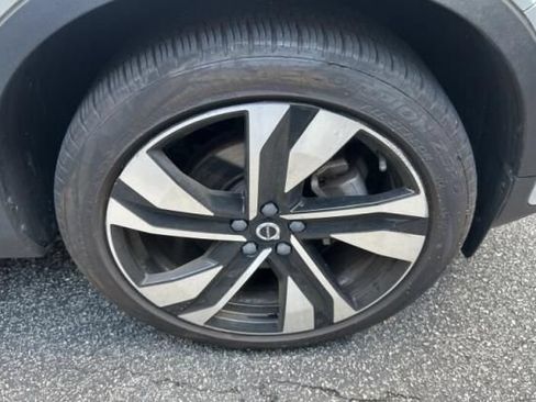 Used 2023 Volvo XC40 B5 Plus w/ Protection Package Premier AWD/4WD image 4