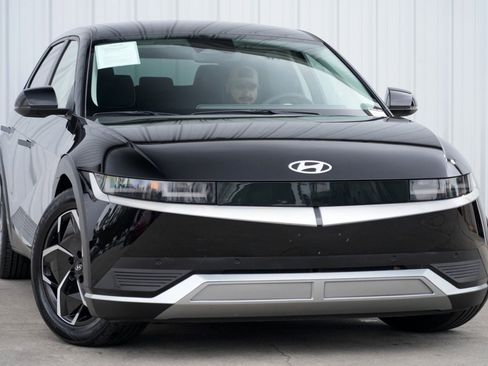 Used 2022 Hyundai Ioniq 5 SEL image 2