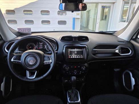 Used 2019 Jeep Renegade Latitude w/ Cold Weather Group image 6