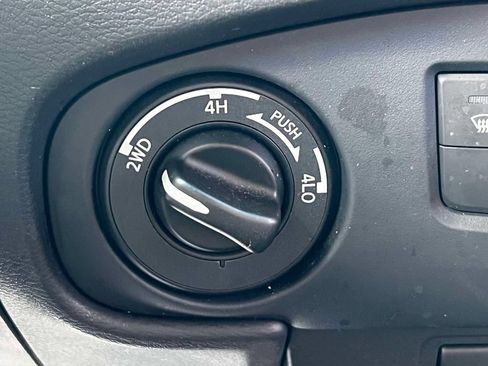 Used 2023 Nissan Frontier PRO-4X w/ Technology Package AWD/4WD image 31