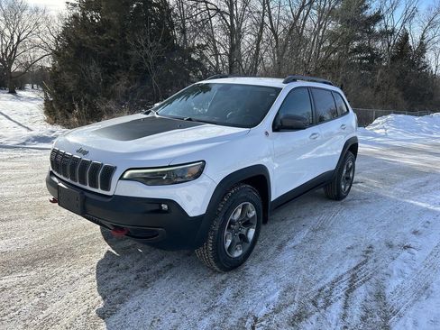 Used 2019 Jeep Cherokee Trailhawk image 2