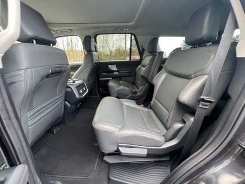 Used 2025 Ford Expedition Active image 19