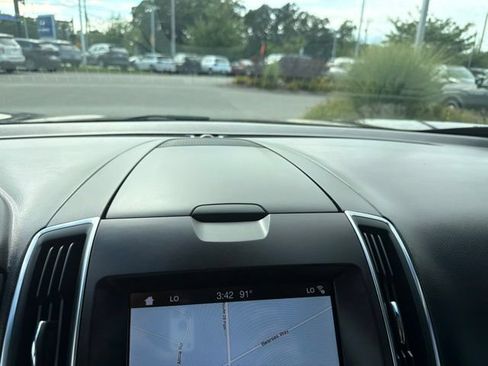 Used 2019 Ford Edge Titanium w/ Equipment Group 301A AWD/4WD image 30