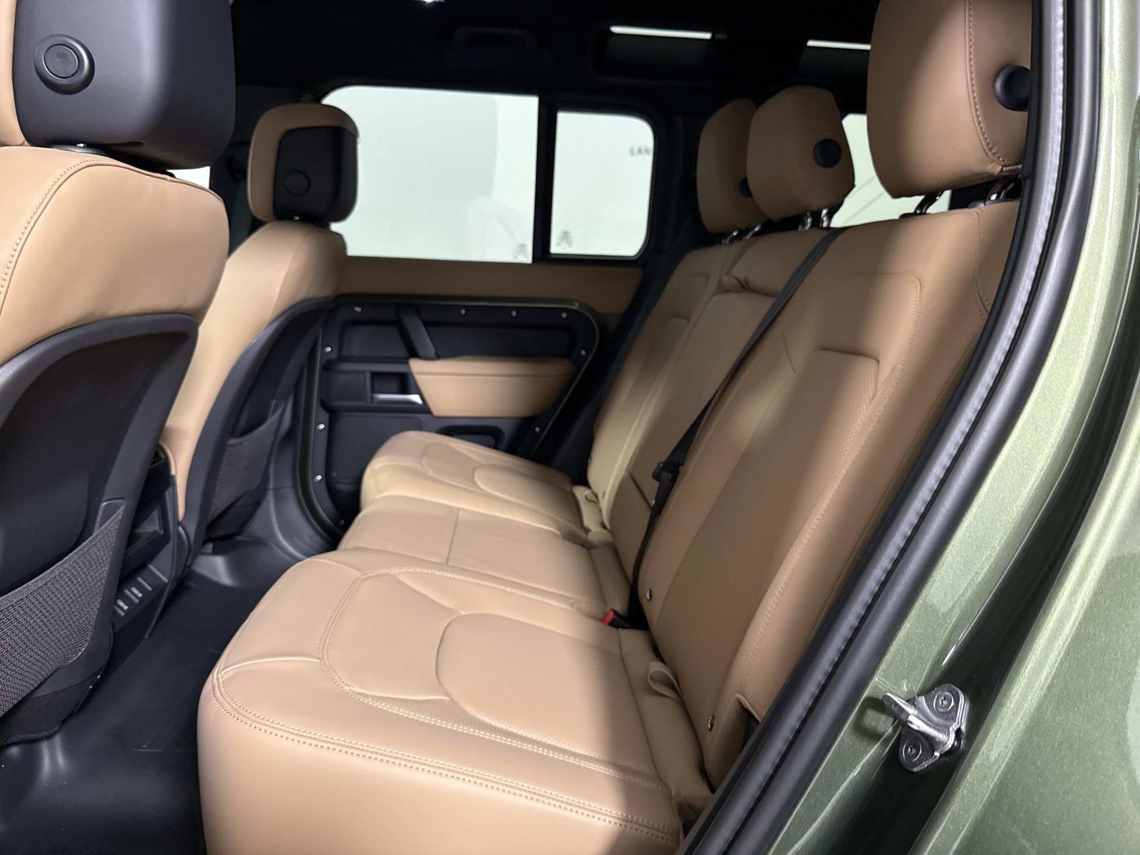 New 2026 Land Rover Defender 110 X-Dynamic SE AWD/4WD image 13