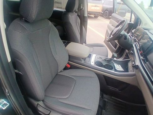 New 2026 Kia Carnival LX FWD image 25