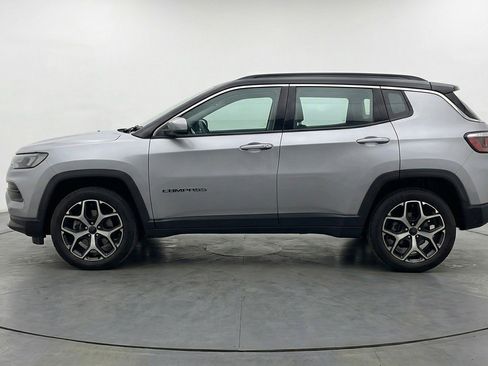 Used 2025 Jeep Compass Limited image 5
