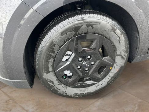 New 2026 Kia Carnival FWD image 14
