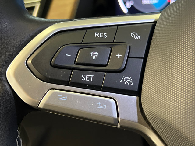 Certified 2024 Volkswagen Atlas SE FWD image 21