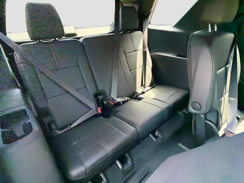 Used 2023 Chevrolet Traverse RS FWD image 21