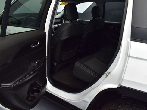 Used 2023 Jeep Grand Cherokee Laredo image 10