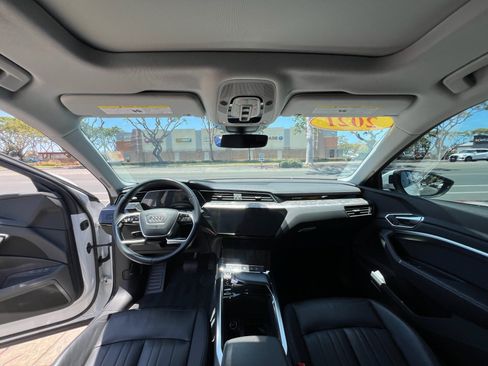 Used 2021 Audi e-tron Premium w/ Convenience Plus Package AWD/4WD image 17